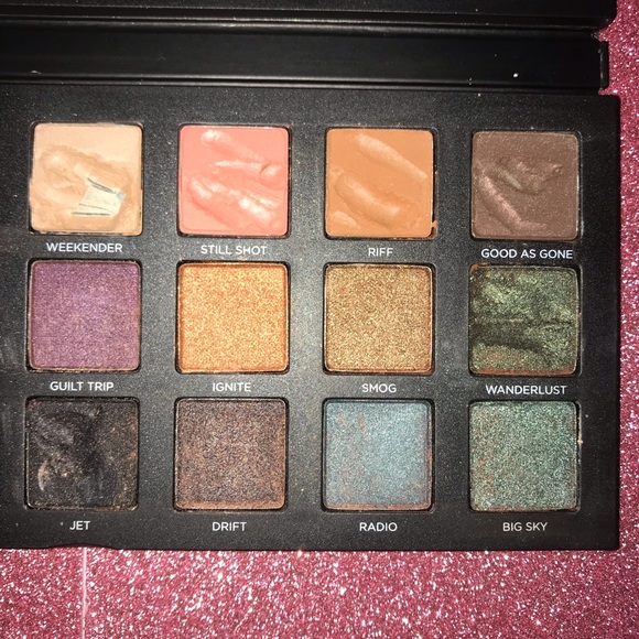 Urban Decay • Born to Run Eyeshadow Palette - Picture 7 of 8
